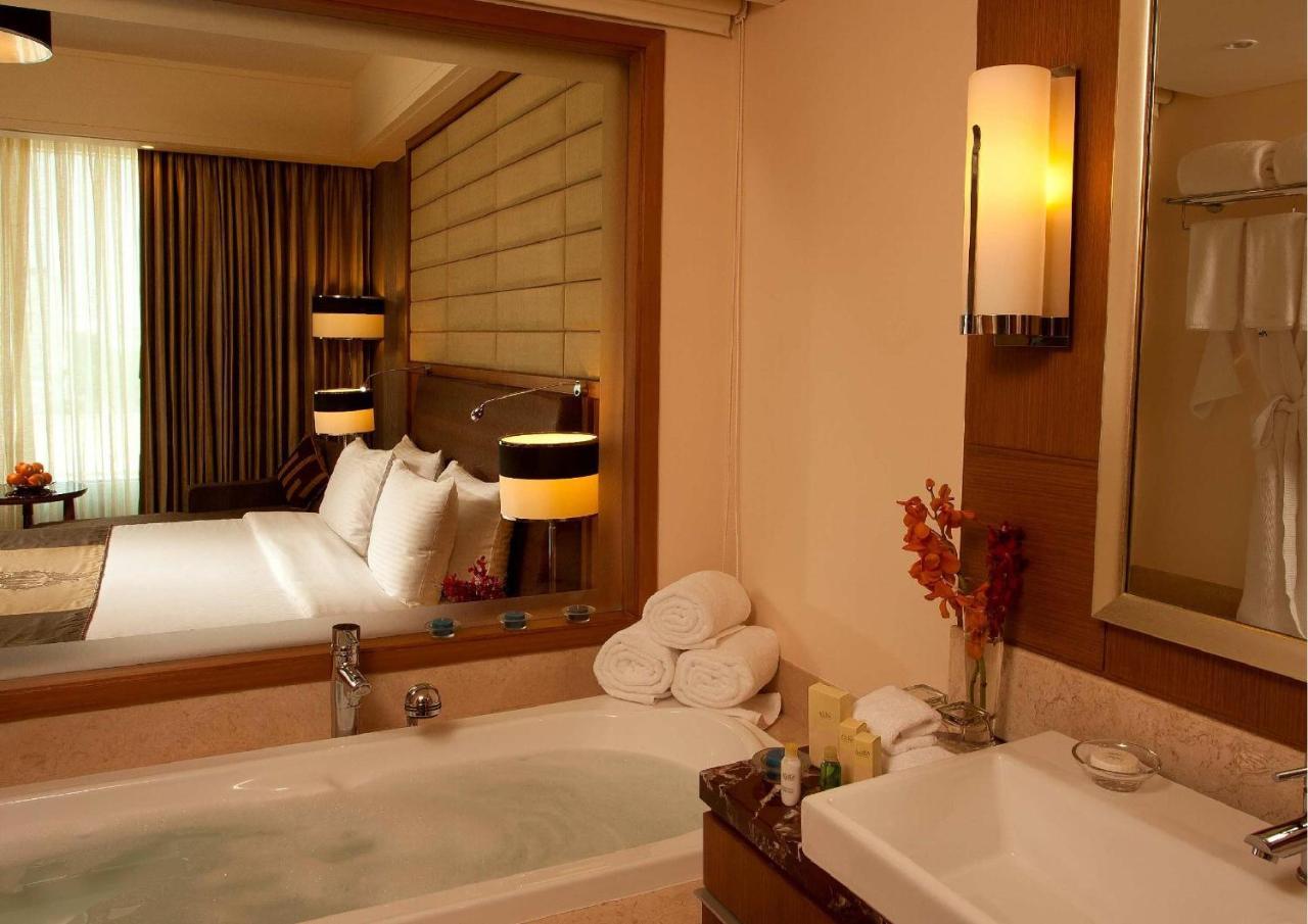 Radisson Blu Hotel, Nagpur Exterior photo